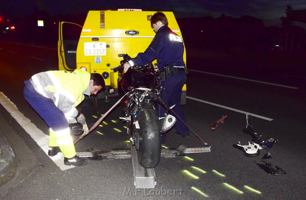 Schwerer Motorrad Unfall Feldkassel Robert Boschstr Edsel Fordstr P109.JPG - Miklos Laubert